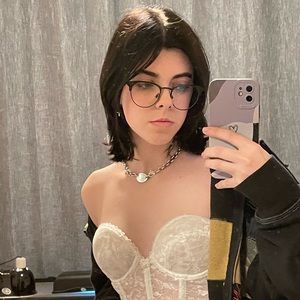 Meet your Posher, Dakota